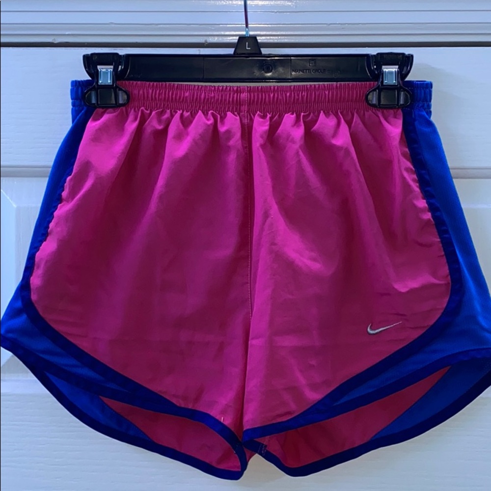 Women’s Nike shorts size small